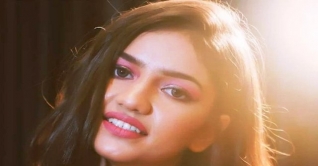 বাবাকে ফোনে যে কথা বলে ষষ্ঠ তলা থেকে ঝাঁপ মডেলের! বাবাকে ফোনে যে কথা বলে ষষ্ঠ তলা থেকে ঝাঁপ মডেলের!