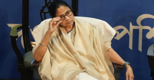 অনশনে মুখ্যমন্ত্রী মমতা অনশনে মুখ্যমন্ত্রী মমতা