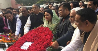 বঙ্গবন্ধুর মাজার জিয়ারত করলেন সাংসদ মমতাজ