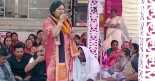 মন্দিরে গিয়ে নৌকায় ভোট চাইলেন মমতাজ মন্দিরে গিয়ে নৌকায় ভোট চাইলেন মমতাজ