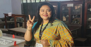 নৌকা নিয়েও পিছিয়ে মমতাজ নৌকা নিয়েও পিছিয়ে মমতাজ