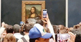 ফ্রান্সে মোনালিসার চিত্রকর্মে ‘কেক হামলা’