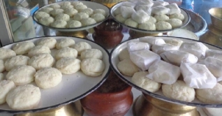 দেশের বিভিন্ন অঞ্চলে জনপ্রিয় শেরপুরের মন্ডা