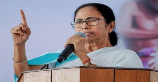 মমতার বিরুদ্ধে সমন জারি