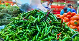 রোজার আগেই কাঁচা মরিচের সেঞ্চুরি, সবজির দাম চড়া