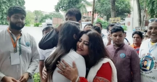 চলচ্চিত্র জগতে ইতিহাস গড়লেন মৌসুমী