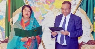 এমপি হিসেবে মোকাব্বির খানকে শপথ পাঠ করালেন স্পিকার এমপি হিসেবে মোকাব্বির খানকে শপথ পাঠ করালেন স্পিকার