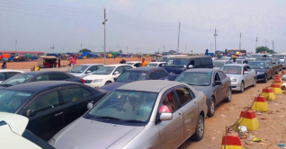 শিমুলিয়ায় পারের অপেক্ষায় ৫ শতাধিক যানবাহন