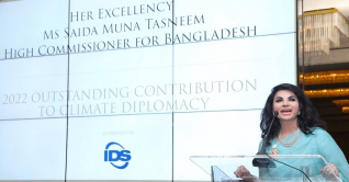 ডিপ্লোম্যাট অব দ্য ইয়ার অ্যাওয়ার্ড গ্রহণ করলেন সাইদা মুনা