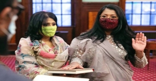 কুরআন ছুঁইয়ে শপথ নিলেন বাংলাদেশি কাউন্সিলওম্যান
