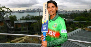 এবারও নারী আইপিএলে সালমা খাতুন এবারও নারী আইপিএলে সালমা খাতুন