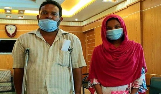 বাবার সাথে মেঘলা