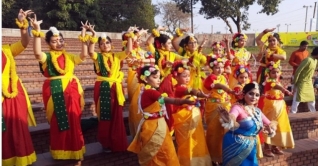 সোহরাওয়ার্দী উদ্যানে নাচে-গানে বসন্ত বরণ