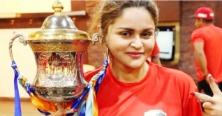 পাণ্ডবদের ছাড়াই চ্যাম্পিয়ন হওয়ায় আনন্দ বেশি: নাফিসা কামাল পাণ্ডবদের ছাড়াই চ্যাম্পিয়ন হওয়ায় আনন্দ বেশি: নাফিসা কামাল