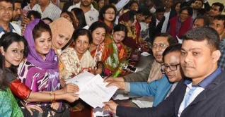 সংরক্ষিত নারী আসনে আ’লীগের ফরম কিনলেন যেসব তারকারা