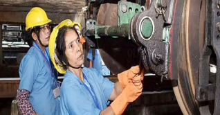 ভারতের উত্তর প্রদেশে সন্ধ্যা ৭টার পর কর্মক্ষেত্রে থাকবে না নারী