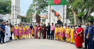 ভারতে আটকে থাকা ২৫ নারী ও শিশু ফিরলেন দেশে ভারতে আটকে থাকা ২৫ নারী ও শিশু ফিরলেন দেশে