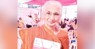 শাড়ি পরে ম্যারাথনে ৮০ বছরের বৃদ্ধা
