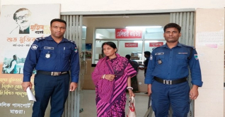 মাগুরায় পাসপোর্ট করতে গিয়ে ভারতীয় নারী আটক মাগুরায় পাসপোর্ট করতে গিয়ে ভারতীয় নারী আটক