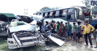 বাস-গাড়ি সংঘর্ষ: বিশ্ববিদ্যালয়ের ৩ শিক্ষার্থীসহ নিহত ৪