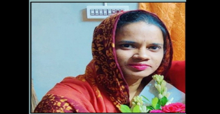 বাবার বাড়িতে দাফন সম্পন্ন নারী শিক্ষকের