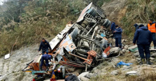 নেপালে পাহাড়ি সড়ক থেকে বাস খাদে, নিহত ১৮