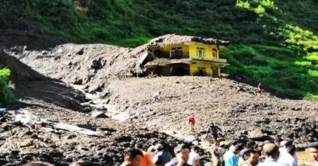 নেপালে ভূমিধসে ১১ শিশুসহ ১৮ জনের প্রাণহানি নেপালে ভূমিধসে ১১ শিশুসহ ১৮ জনের প্রাণহানি