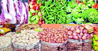 বেড়েছে পেঁয়াজ, শাক-সবজিরও দাম চড়া