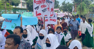 অদিতার হত্যাকারীদের ফাঁসির দাবিতে উত্তাল নোয়াখালী