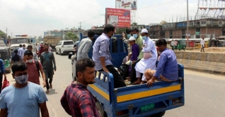 লকডাউন সামনে রেখে ঠেকানো যাচ্ছে না ঘরমুখো মানুষের স্রোত লকডাউন সামনে রেখে ঠেকানো যাচ্ছে না ঘরমুখো মানুষের স্রোত