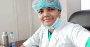 দেশে করোনার প্রথম টিকা নিলেন নার্স রুনু দেশে করোনার প্রথম টিকা নিলেন নার্স রুনু