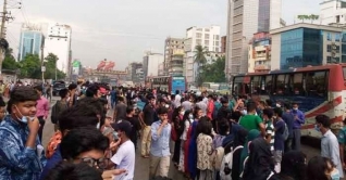 ধর্ষণ-নির্যাতনের প্রতিবাদে রাজধানীতে বিক্ষোভ-অবরোধ