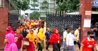 আশুলিয়ায় ১৫ পোশাক কারখানায় সাধারণ ছুটি আশুলিয়ায় ১৫ পোশাক কারখানায় সাধারণ ছুটি