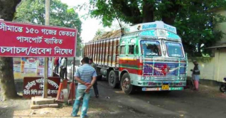 ৩ দিনের ছুটি শেষে হিলি স্থলবন্দর চালূ