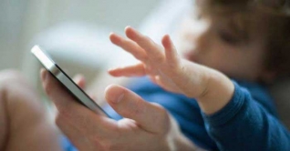 শিশুদের কাছে স্মার্টফোন নিরাপদ রাখার কৌশল