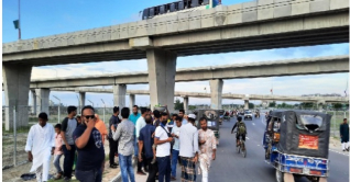 ছুটির দিনে পদ্মা সেতু দেখতে দর্শনার্থীদের ভিড়