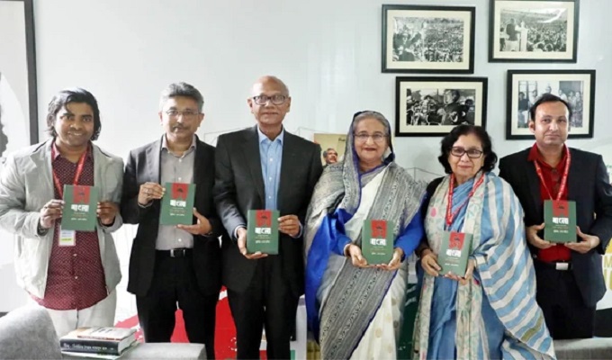 বঙ্গবন্ধুকে নিয়ে লেখা দু’টি বইয়ের মোড়ক খুললেন প্রধানমন্ত্রী