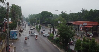 লকডাউনের ৪র্থ দিন: ঢাকায় বাড়ছে গাড়ির চাপ