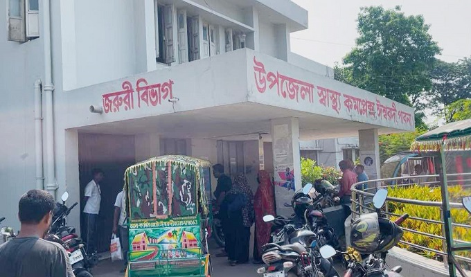 মটরসাইকেলে কভার্ড ভ্যানের ধাক্কা, মা-মেয়েসহ নিহত ৩