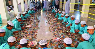 পাগলা মসজিদের দানবাক্সে পাওয়া গেলো রেকর্ড ৯ কোটি ১৭ লাখ টাকা পাগলা মসজিদের দানবাক্সে পাওয়া গেলো রেকর্ড ৯ কোটি ১৭ লাখ টাকা