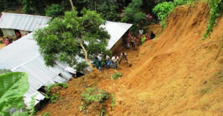 ভারী বর্ষণে চট্টগ্রামে পাহাড় ধসের সতর্কবার্তা
