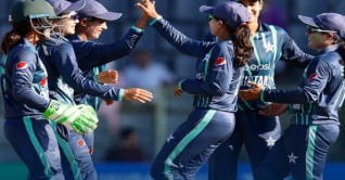 ভারতকে ১৩ রানে হারিয়েছে পাক নারীরা ভারতকে ১৩ রানে হারিয়েছে পাক নারীরা