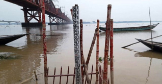 বাড়ছে পদ্মার পানি, শঙ্কায় কৃষক বাড়ছে পদ্মার পানি, শঙ্কায় কৃষক