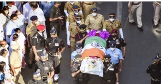 শিবাজি পার্কে লতা মঙ্গেশকর, ভক্তরা জানাচ্ছেন শেষ শ্রদ্ধা