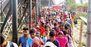 পাটুরিয়ায় যাত্রীদের উপচেপড়া ভিড়, অপেক্ষায় ৫০০ যান