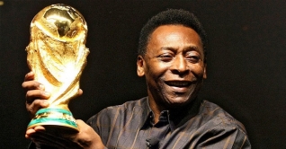 কিংবদন্তি ফুটবলার পেলের জন্মদিন আজ