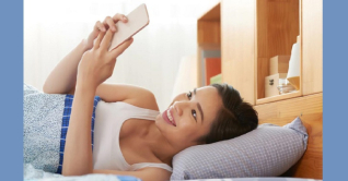 ঘুম থেকে উঠেই ফোন হাতে নেন? জেনে নিন কী ক্ষতি করছেন