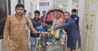 খালে ভেসে যাওয়া বৃদ্ধাকে বাঁচাল শিশু মারিয়া খালে ভেসে যাওয়া বৃদ্ধাকে বাঁচাল শিশু মারিয়া