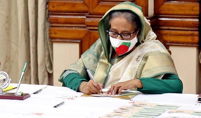 স্বাধীনতা দিবসে ডাকটিকিট অবমুক্ত করলেন প্রধানমন্ত্রী