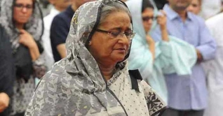 চকবাজারের অগ্নিদগ্ধদের দেখতে ঢামেকে গেলেন প্রধানমন্ত্রী